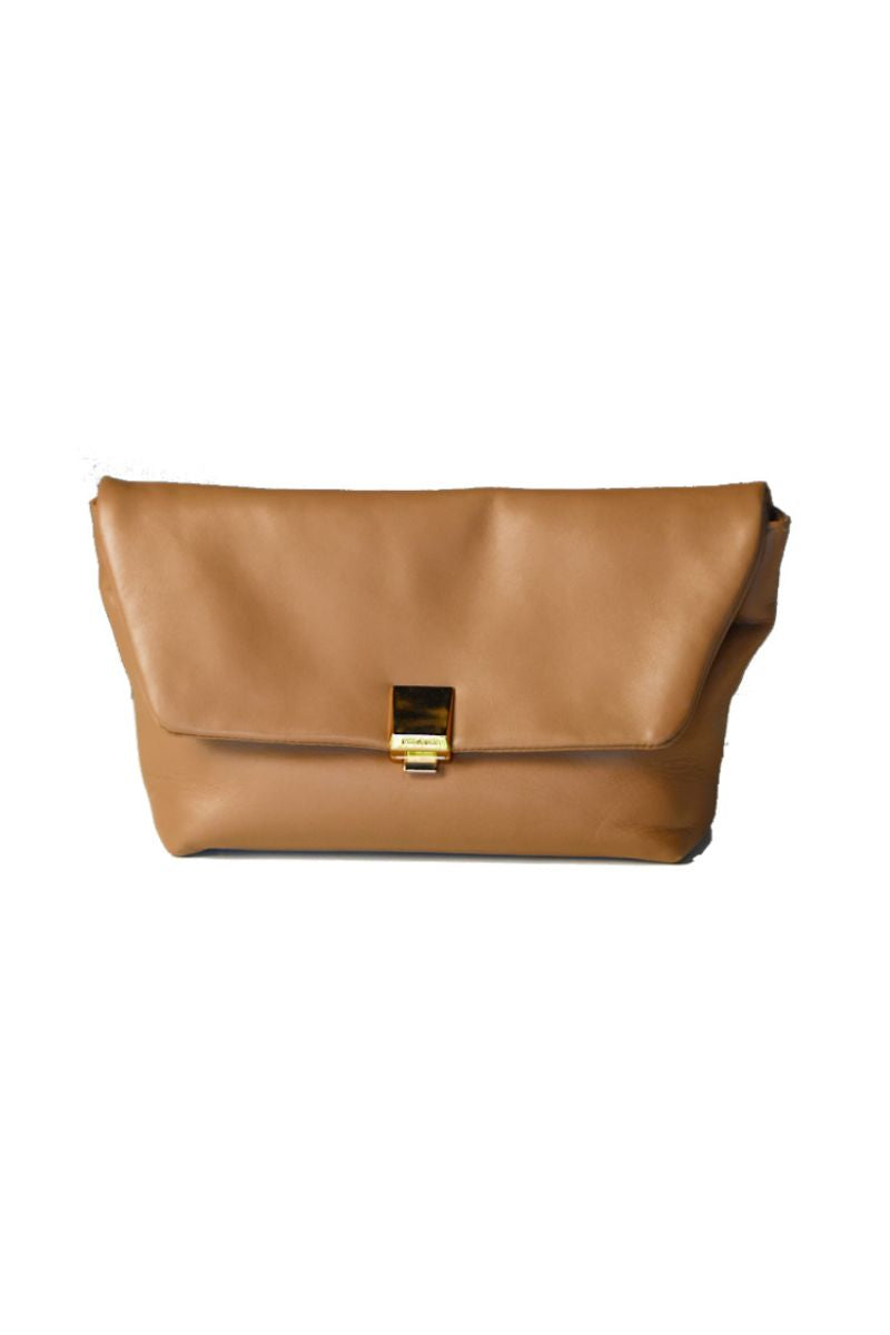 FAYE CLUTCH IN CARAMEL - CULT MIA