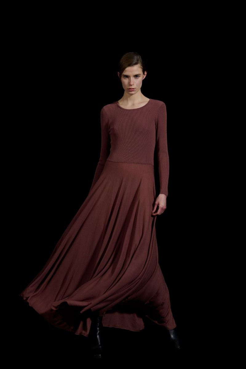 FIT-AND-FLARE KNITTED DRESS IN BROWN - CULT MIA