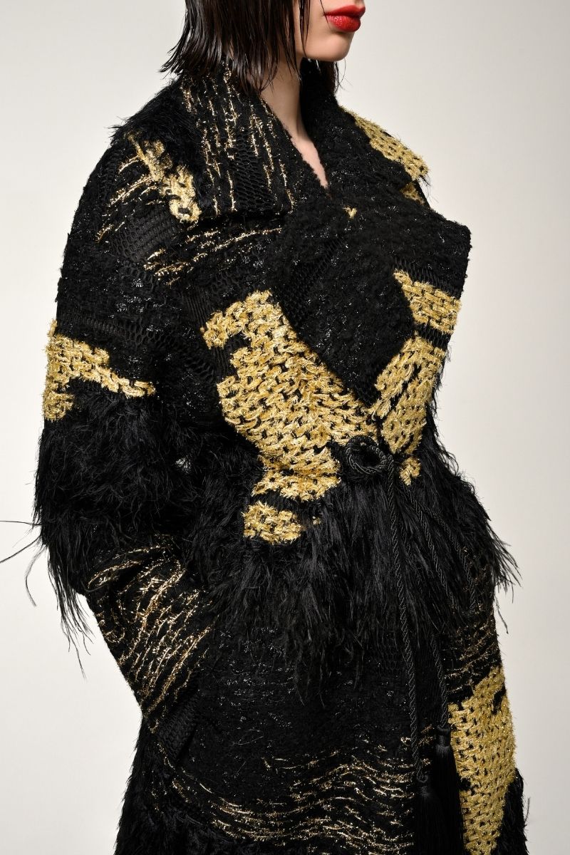 OVERSIZED COAT IN BLACK AND GOLD - CULT MIA