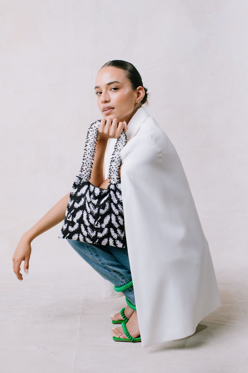 CLASH OF PRINTS BAG IN FEATHERS BLACK AND WHITE - CULT MIA