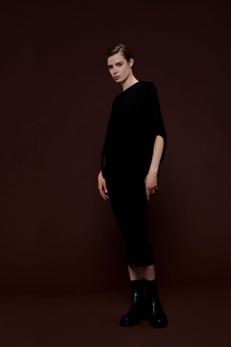 DOUBLE-HOOP KNITTED TOP IN BLACK - CULT MIA