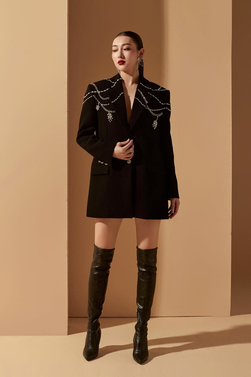 DEARIE BLACK STRAIGHT CRYSTAL BLAZER | 21Six | CULT MIA