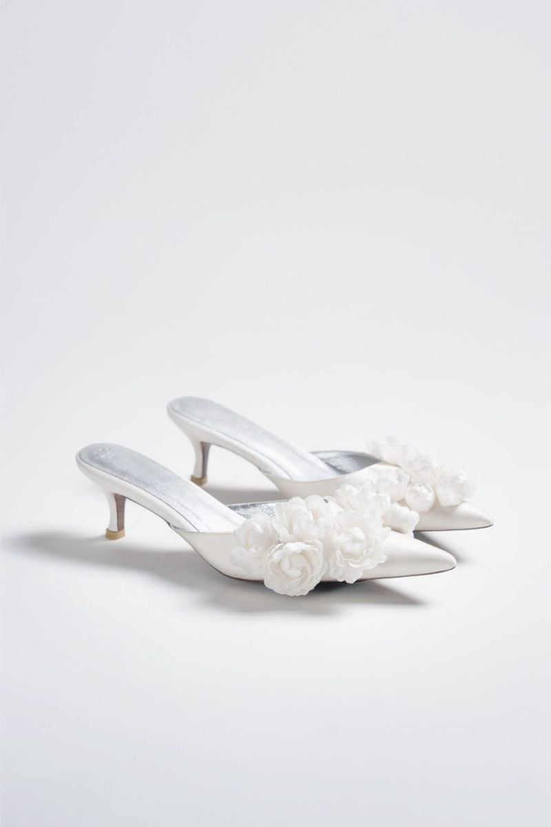CAMELIA CREAM BLOOM HEELS - CULT MIA
