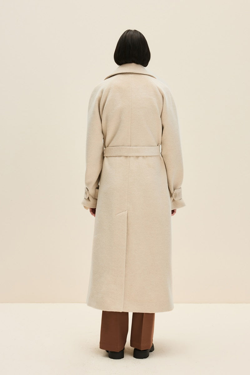 OVERSIZED COAT IN CHAMPAGNE BEIGE - CULT MIA