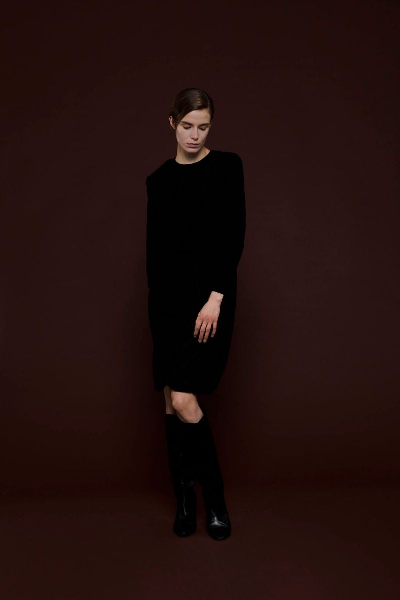 KNITTED DRESS WITH SCARF DETAIL IN BLACK - CULT MIA