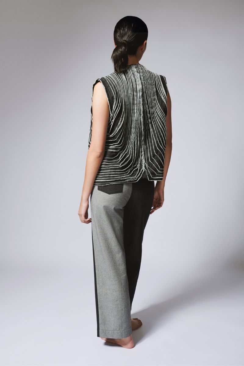 DENIM STRIP VEST IN DARK GRAY - CULT MIA