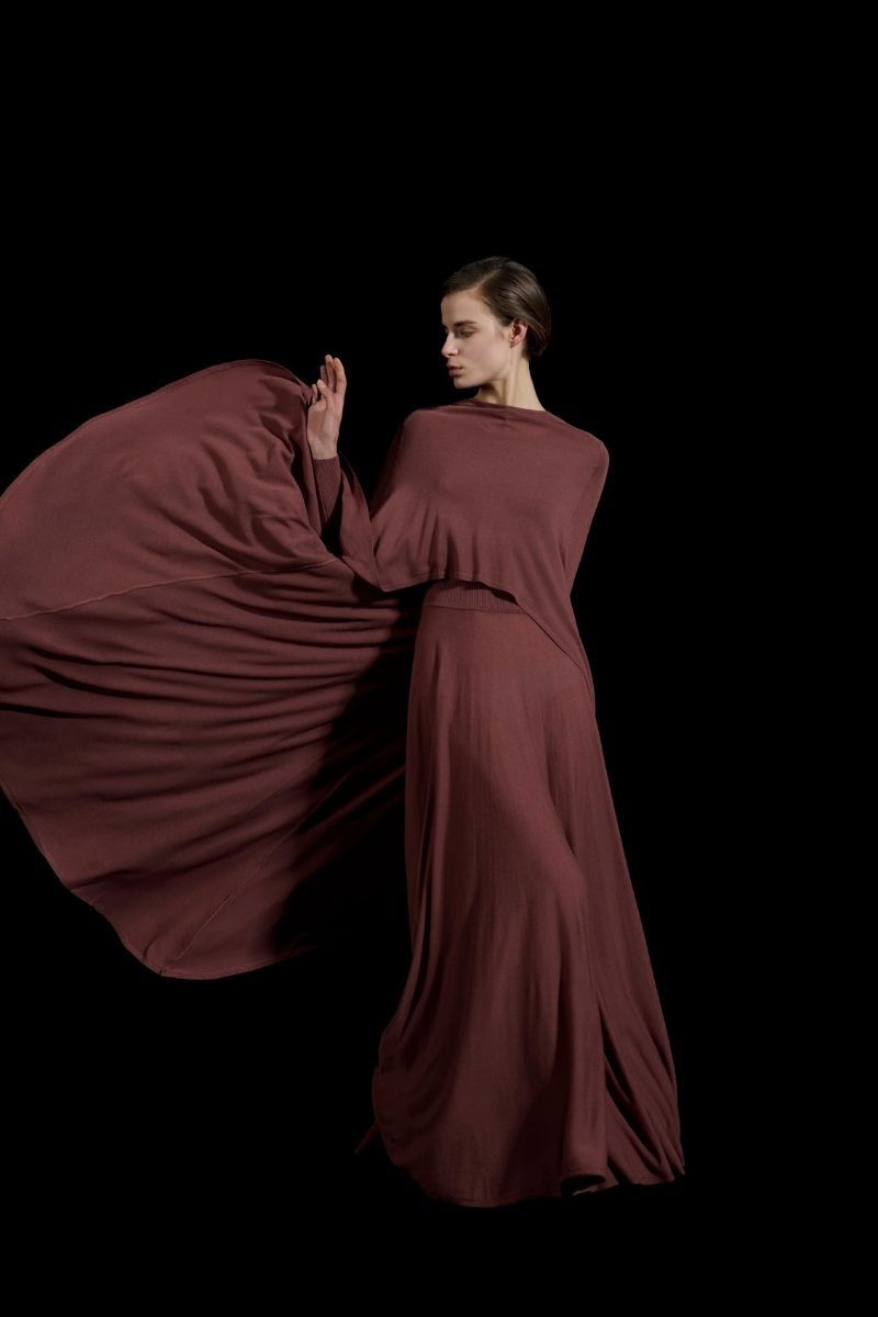 KNITTED CAPE IN BROWN - CULT MIA