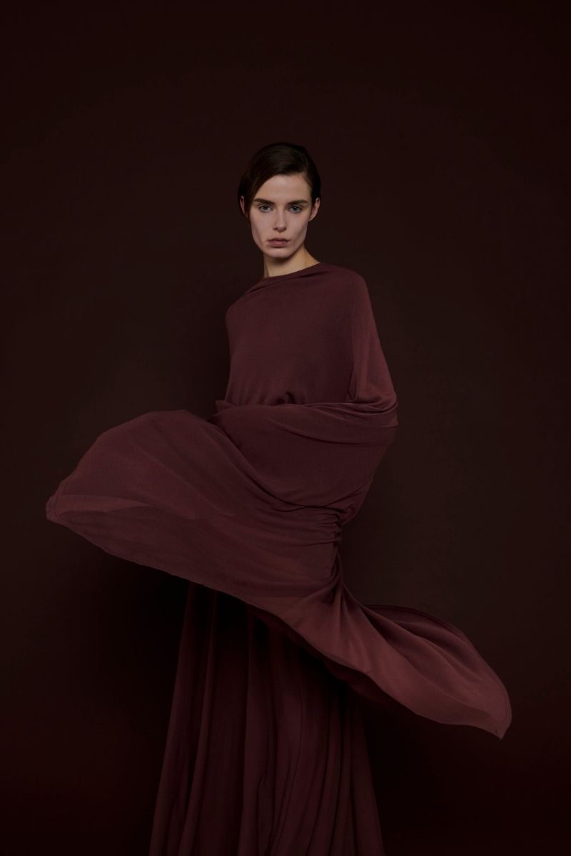 KNITTED CAPE IN BROWN - CULT MIA