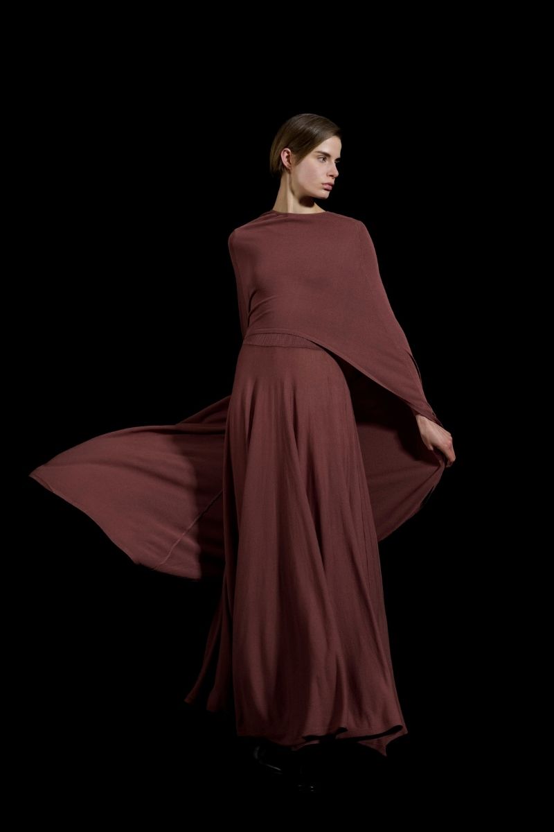 KNITTED CAPE IN BROWN - CULT MIA
