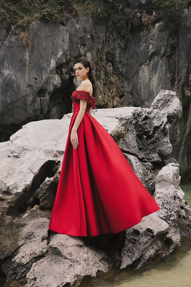BAMBOO TAFFETA GOWN IN RED - CULT MIA