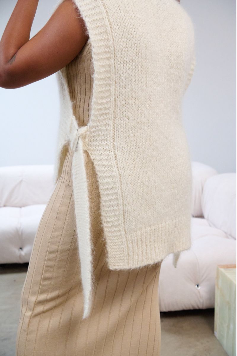 KALVOS VEST IN SEA SALT - CULT MIA