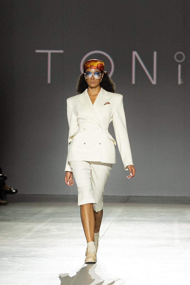 NEW LOOK CAPRI IN WHITE - CULT MIA