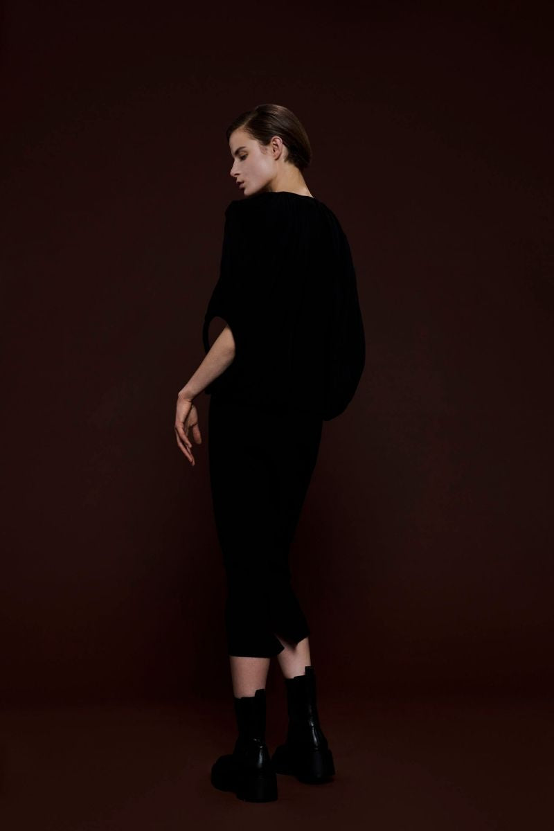 DOUBLE-HOOP KNITTED TOP IN BLACK - CULT MIA