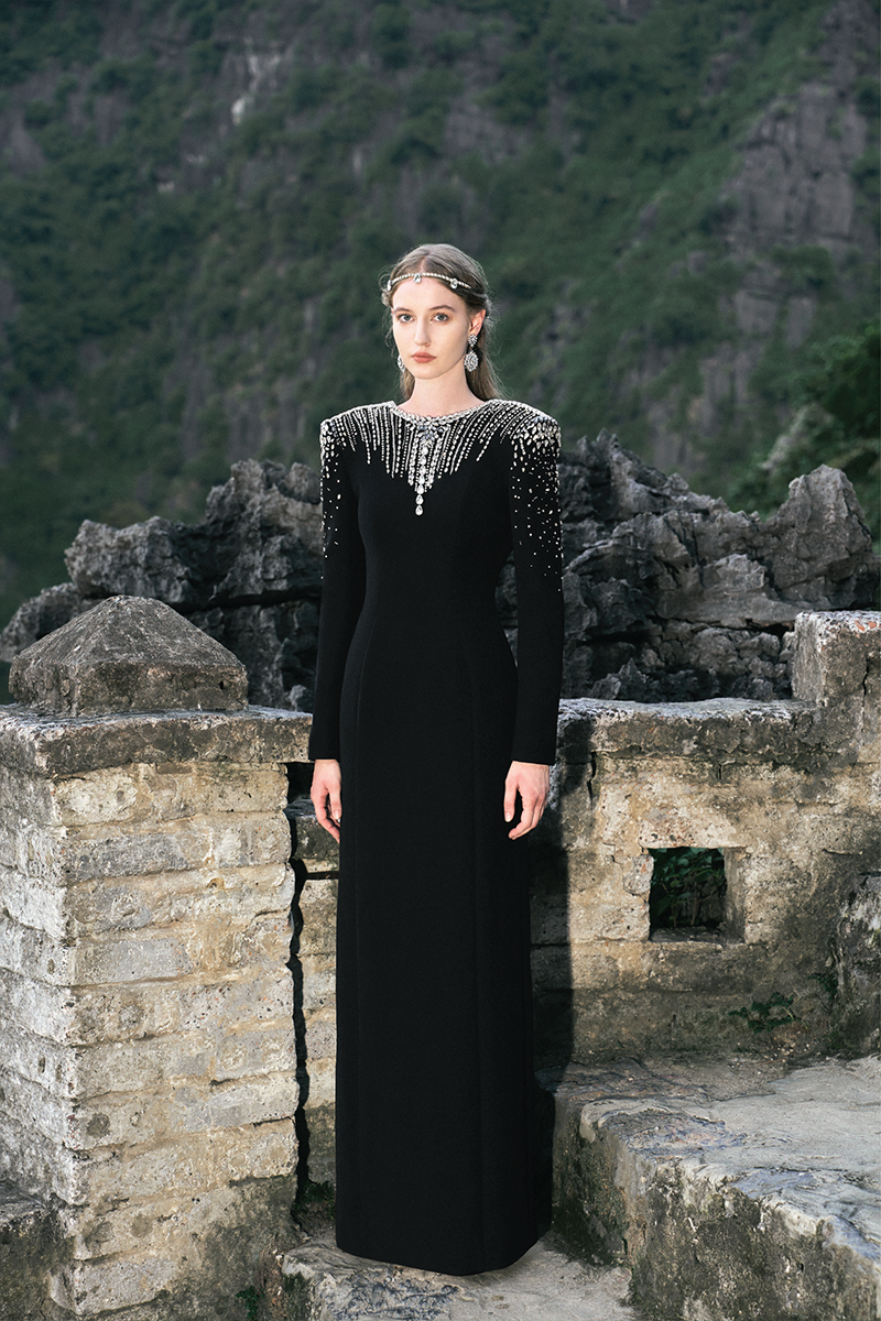 BLACK LONG SLEEVE OPEN BACK GOWN - CULT MIA
