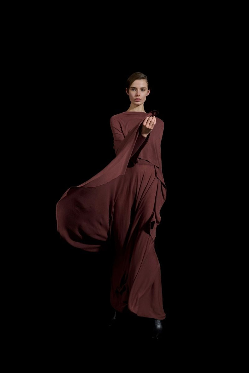 KNITTED CAPE IN BROWN - CULT MIA