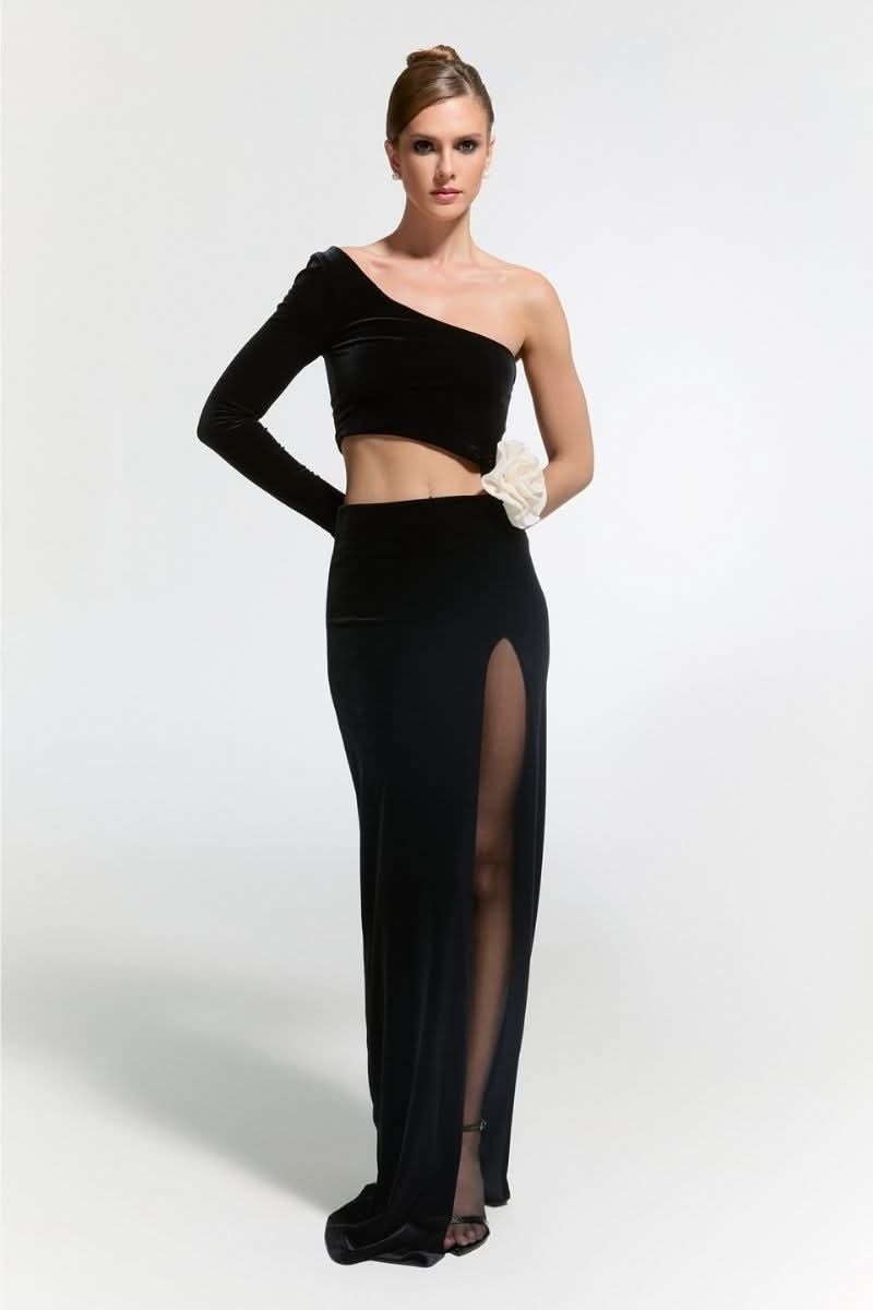 SR NUR KARAATA X CULT MIA RITZ WHITE ROSE DRESS - CULT MIA