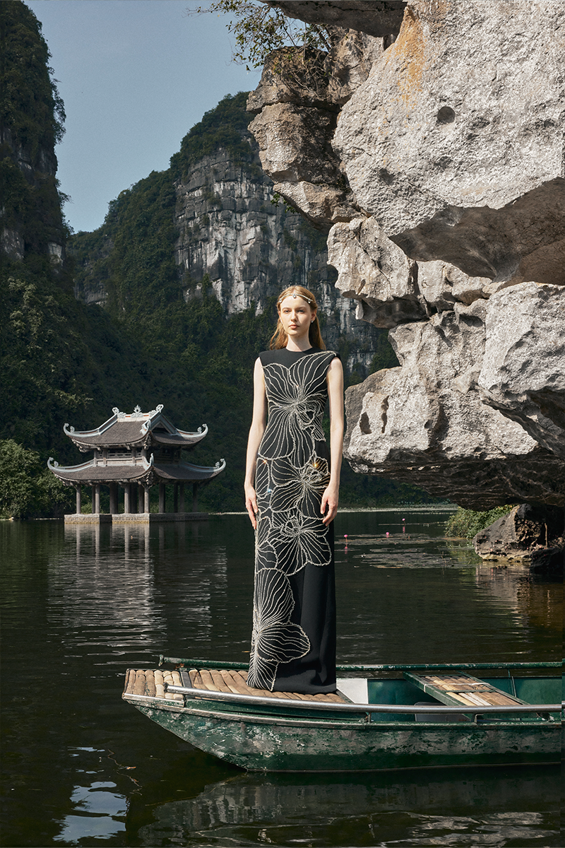 BLACK SLEEVELESS CRYSTAL ORCHID PATTERN GOWN - CULT MIA