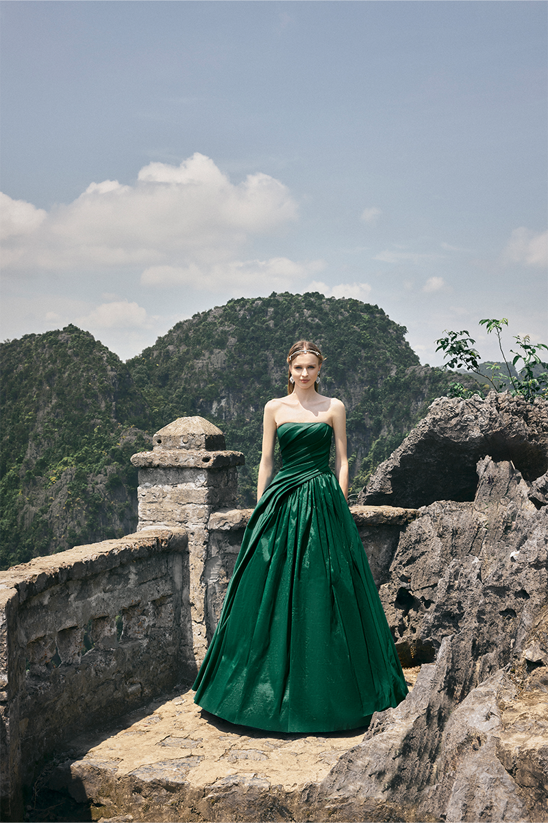 GREEN STRAPLESS DIAGONAL GATHERED GOWN - CULT MIA