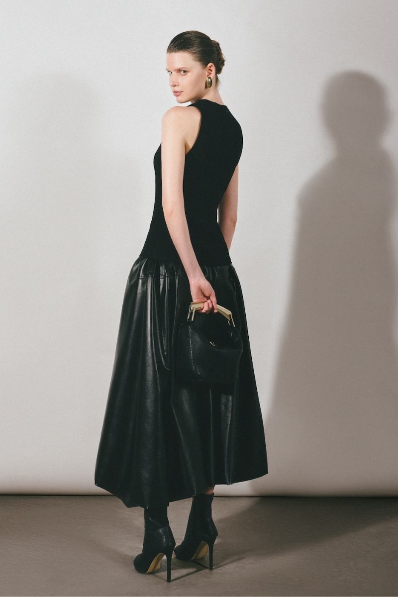 BLACK CREPE TANK TOP - CULT MIA