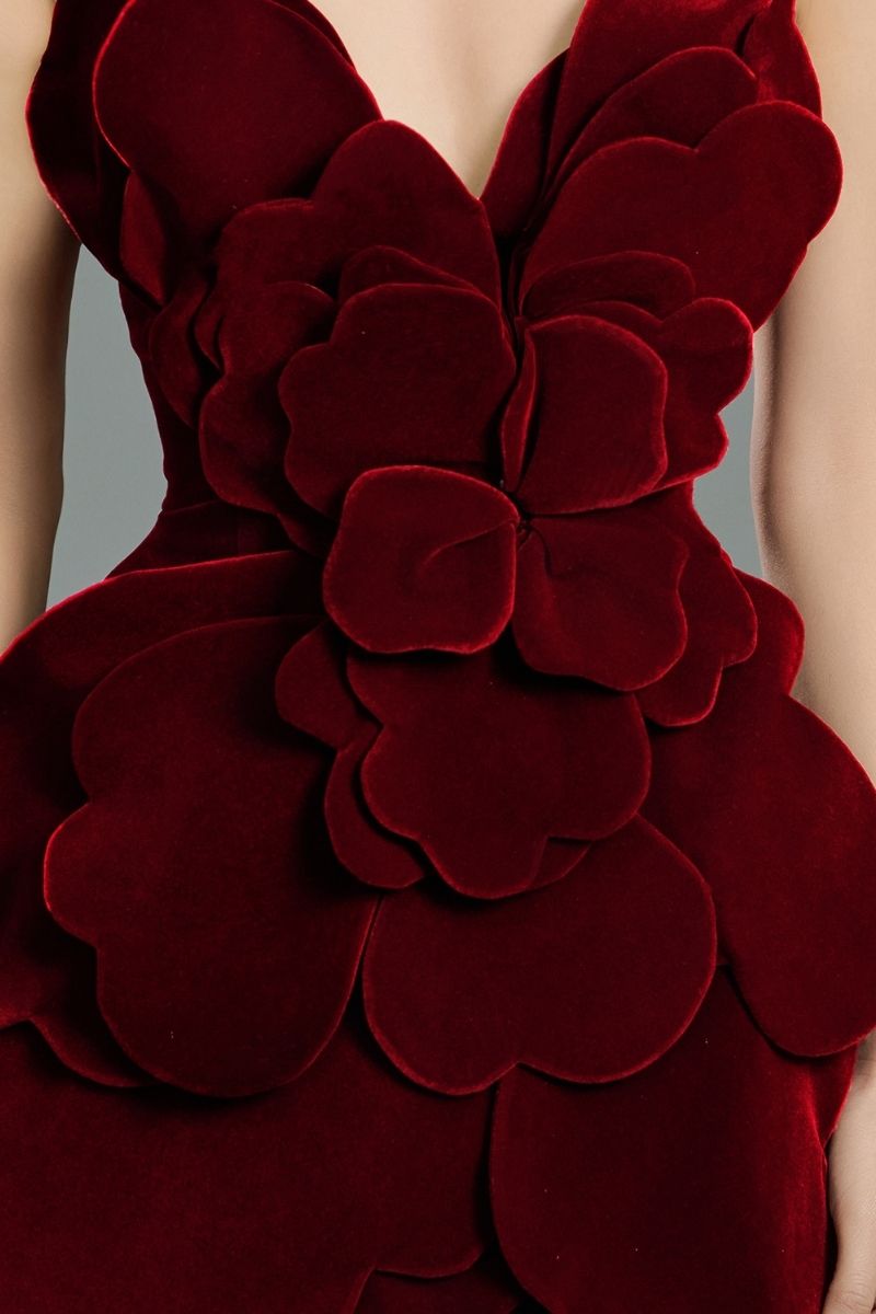 VELVET V-NECK PETAL STRAPLESS VELVET MIDI DRESS IN RED - CULT MIA