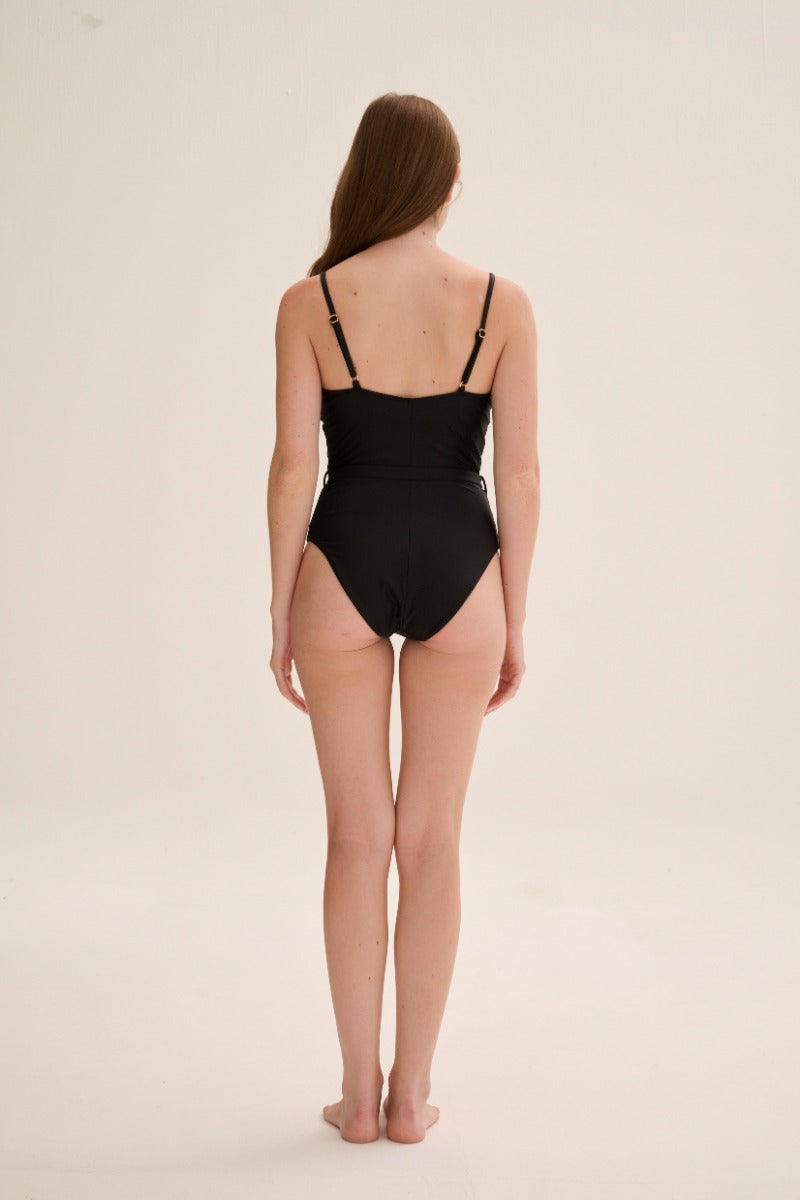 ARENA ONE PIECE IN BLACK - CULT MIA
