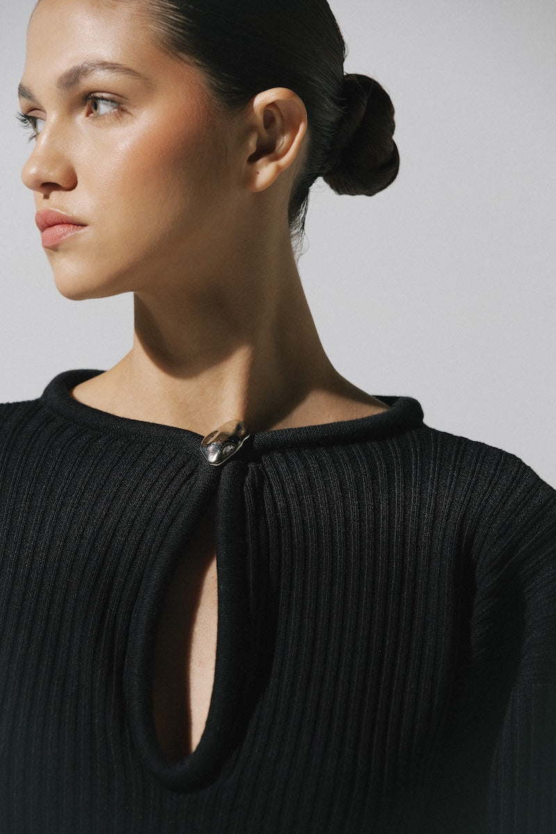 AKILA SWEATER IN BLACK - CULT MIA