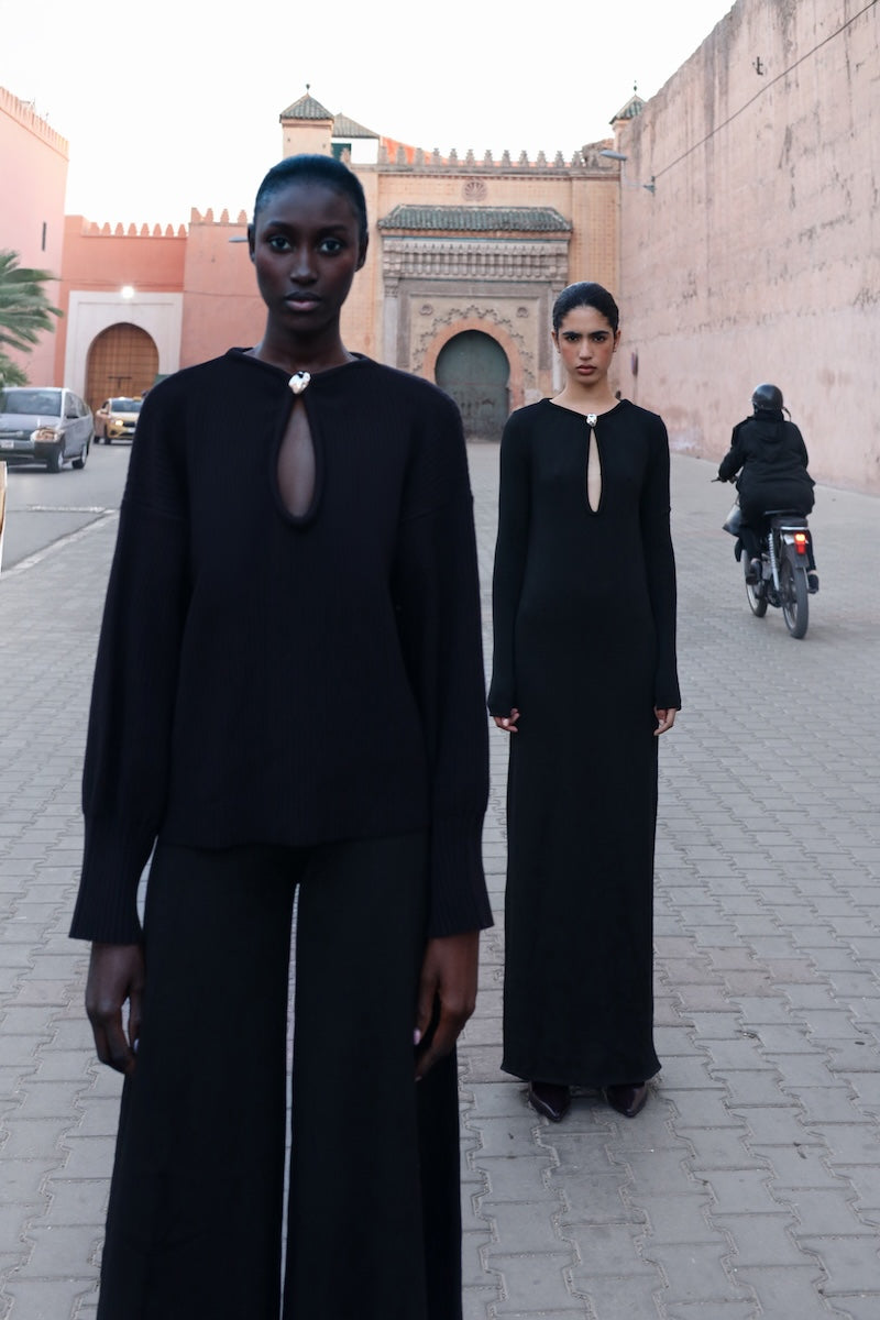 AKILA SWEATER IN BLACK - CULT MIA