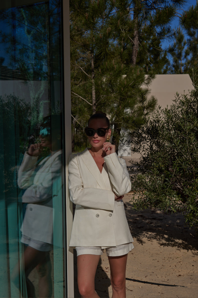 CASSIE OFF-WHITE LINEN PLEATED BLAZER - CULT MIA