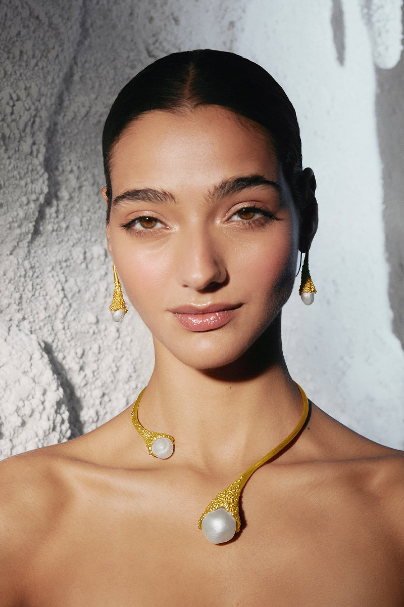 WHITE PLUNGE EARRINGS - CULT MIA