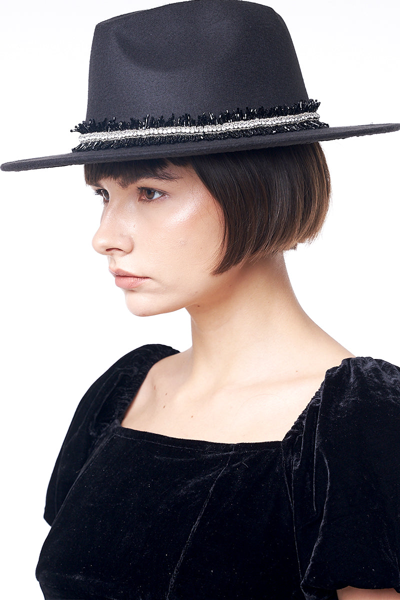 BLACK FEATHER HAT - CULT MIA