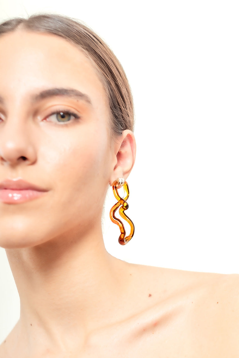 INTERCONEXION L EARRINGS IN AMBER - CULT MIA