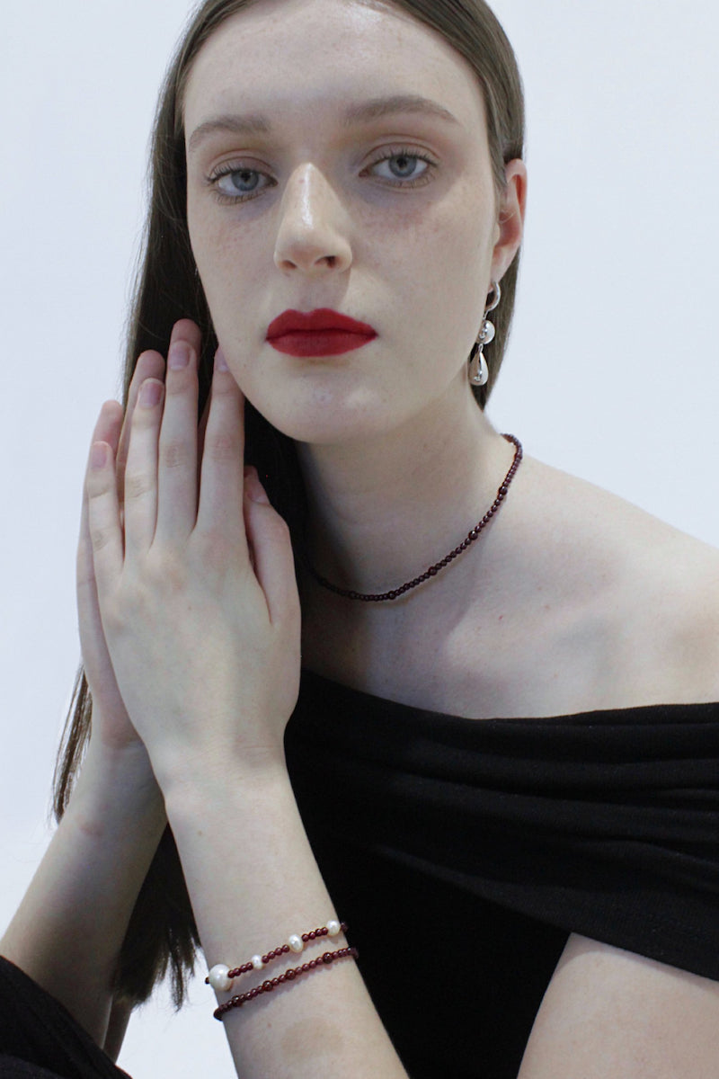 KRISTEN GARNET PEARL BRACELET - CULT MIA