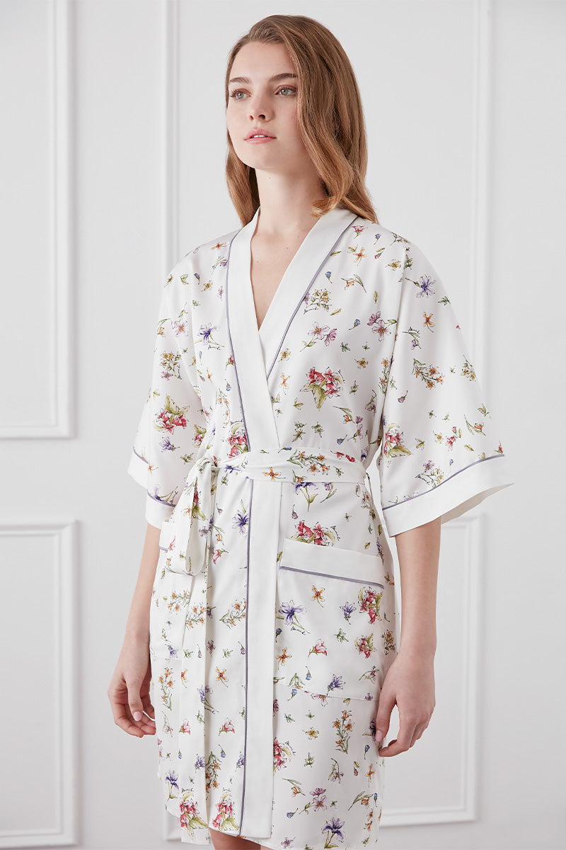 LRISETTE SILK SHORT KIMONO IN WHITE - CULT MIA