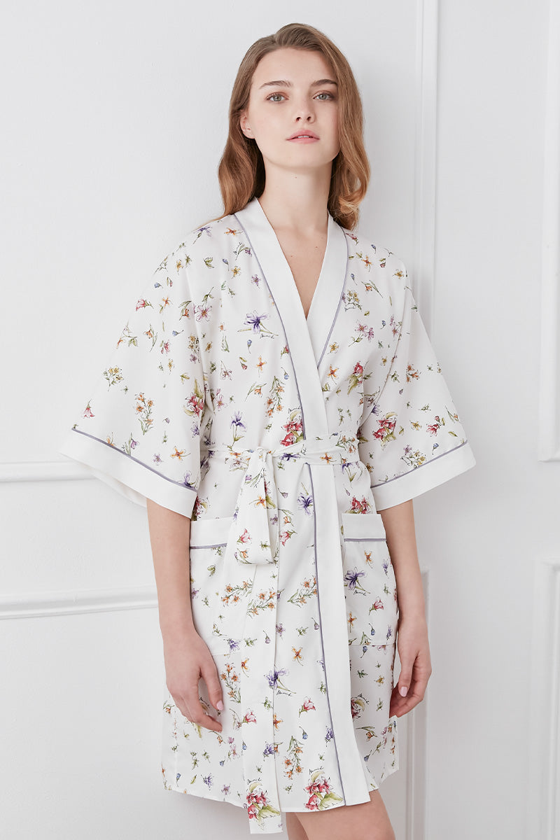 LRISETTE SILK SHORT KIMONO IN WHITE - CULT MIA