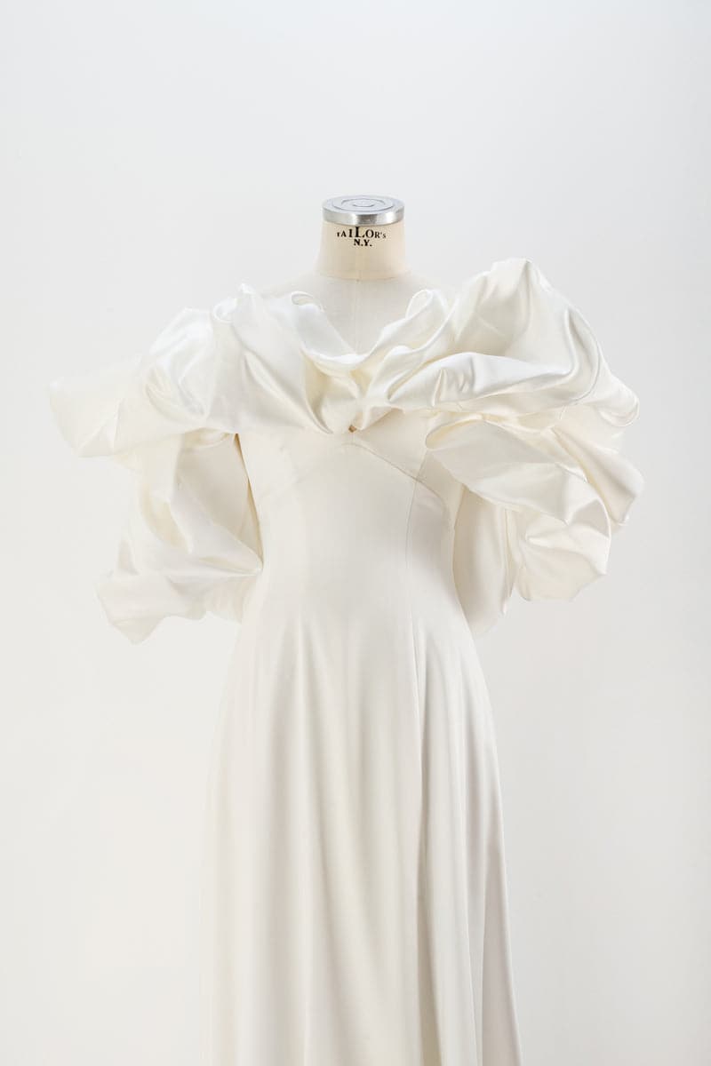 MINIMALISTIC SIMPLE GOWN WITH REMOVABLE MERINGUE FLOUNCES TRAIN - CULT MIA
