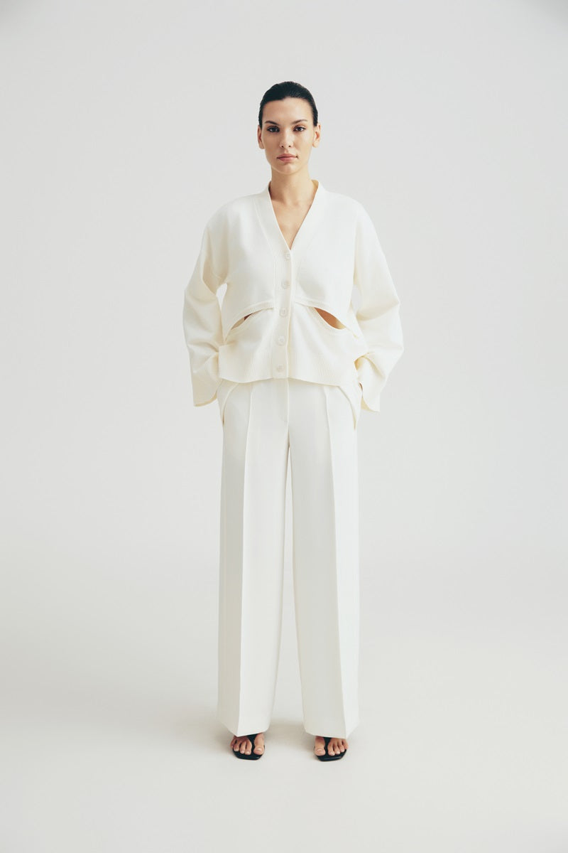 BUTTON KNIT CARDIGAN IN WHITE - CULT MIA