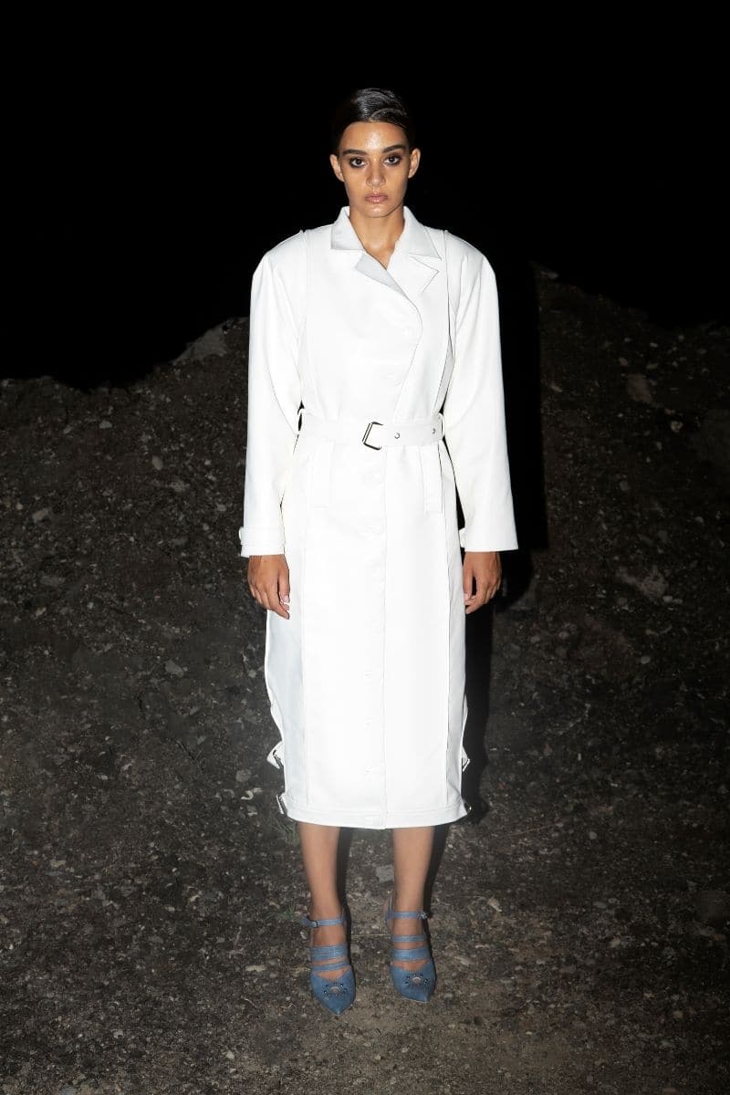 WHITE FAUX LEATHER TRENCH COAT | Blikvanger | CULT MIA
