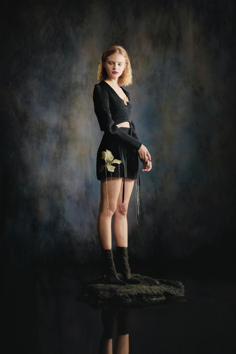 PLEATED EMBROIDERED BLACK SHORTS | Sean Sheila | CULT MIA