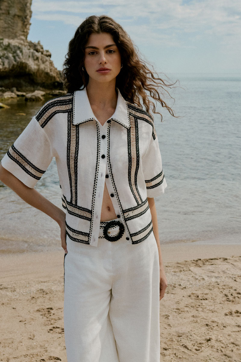 AISA Olivia pants in a stylish design, featuring tailored fit and fabric details, suitable for casual or professional wear.