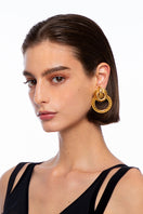Silvia Gnecchi GABY gold earrings featuring sleek, minimalist design with a polished finish, displayed against a neutral background.