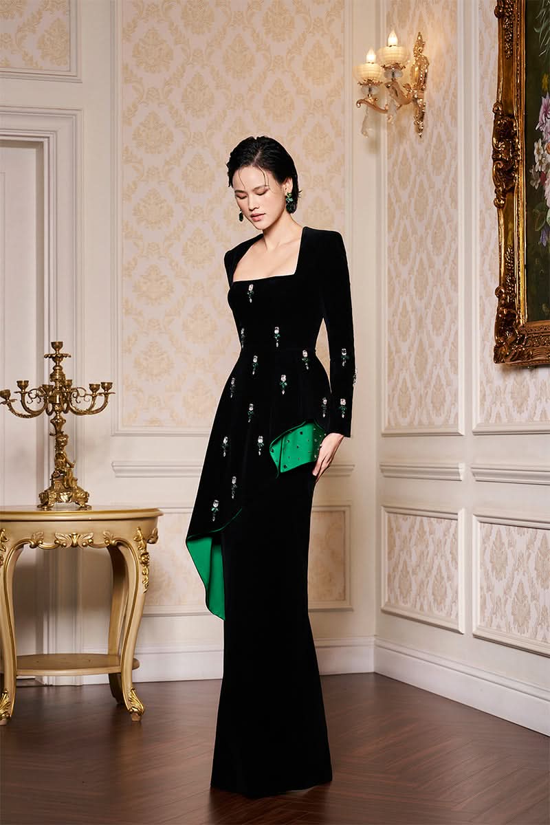 BLACK QUEEN ANNE NECKLINE AND DRAPED WAIST VELVET GOWN - CULT MIA