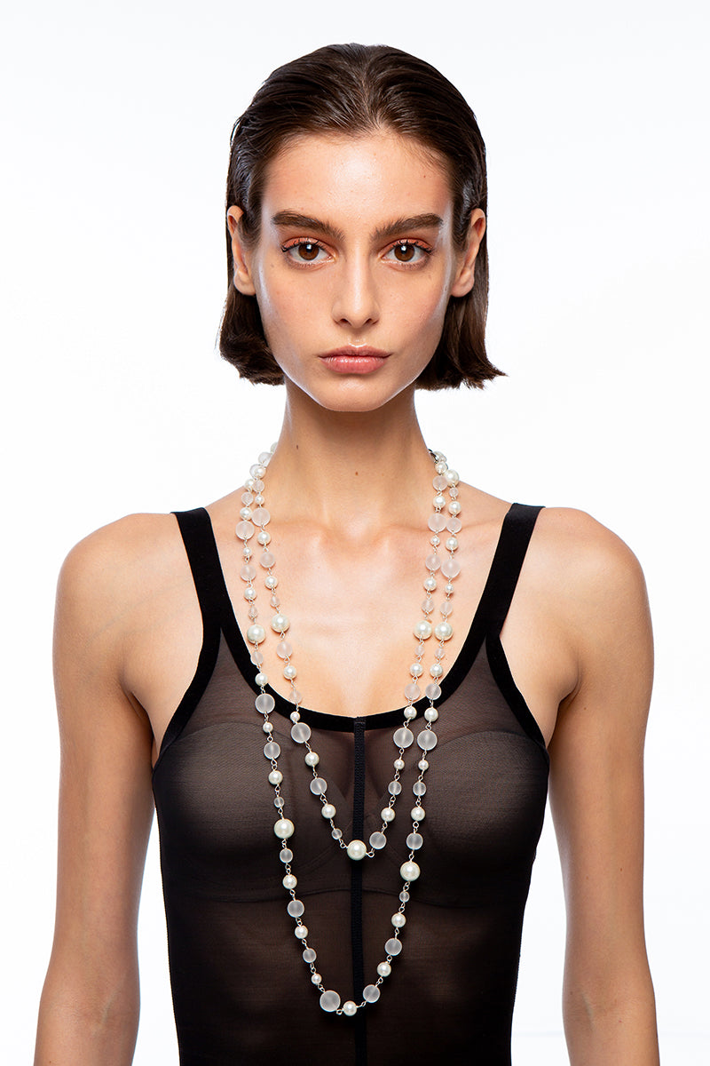 Silvia Gnecchi Aura Pearl Necklace featuring elegant white pearls on a delicate chain, perfect for sophisticated accessory.