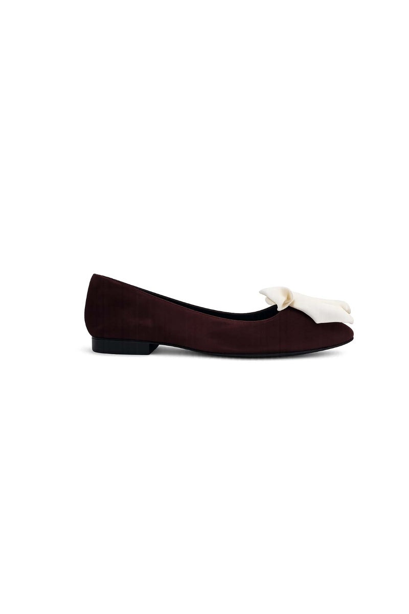 YASSMIN SALEH Whispers Ballet flats in brown leather, featuring a sleek slip-on design and rounded toe.