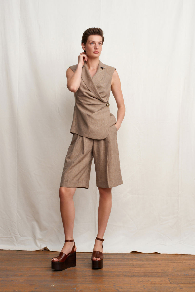 Beige TALIA tailored shorts by Acaria Studio, featuring a sleek fit and classic design, shown on a model.