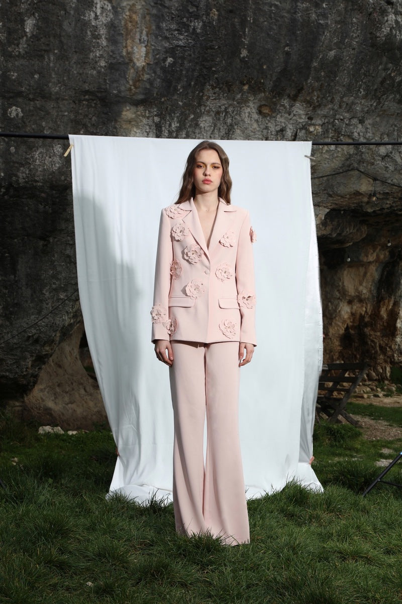 Aquarel Studio Flora blazer in neutral fabric, tailored fit, featuring classic lapel collar and single-button closure.