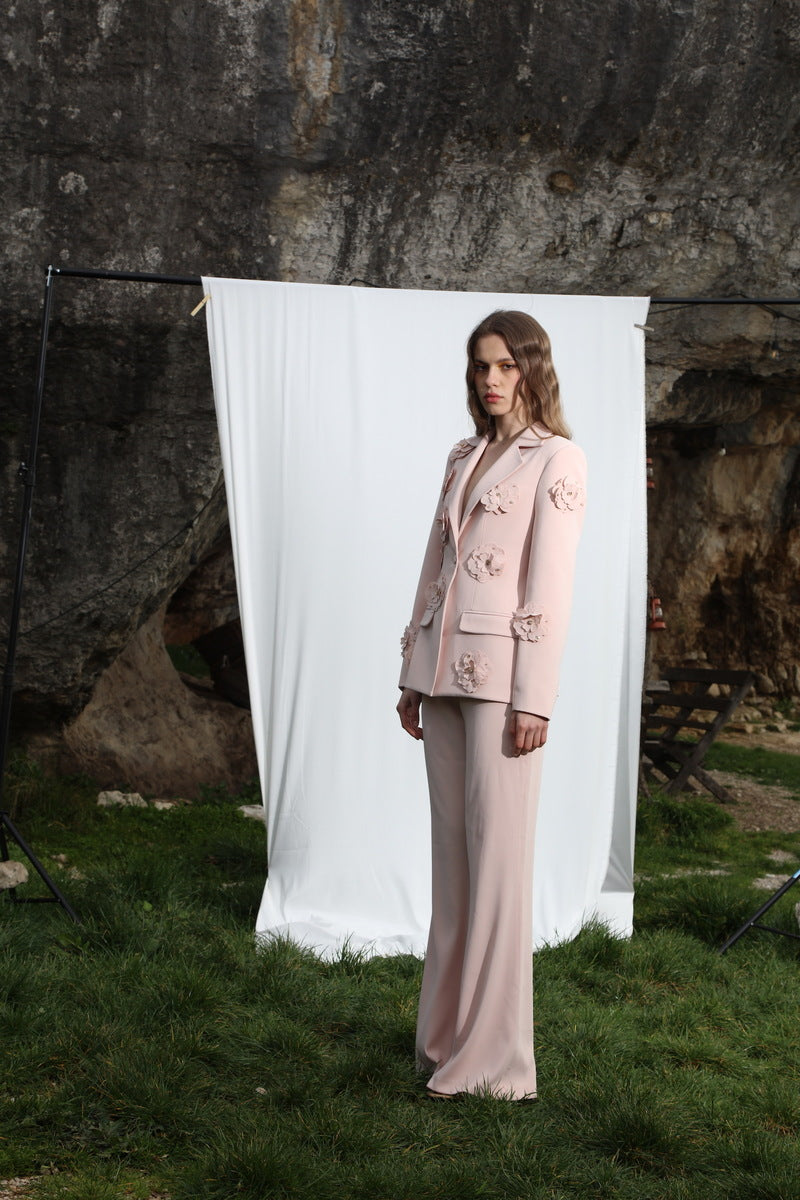 Aquarel Studio Flora blazer, stylish women's blazer in a tailored fit, shown in a natural pose against a neutral background.