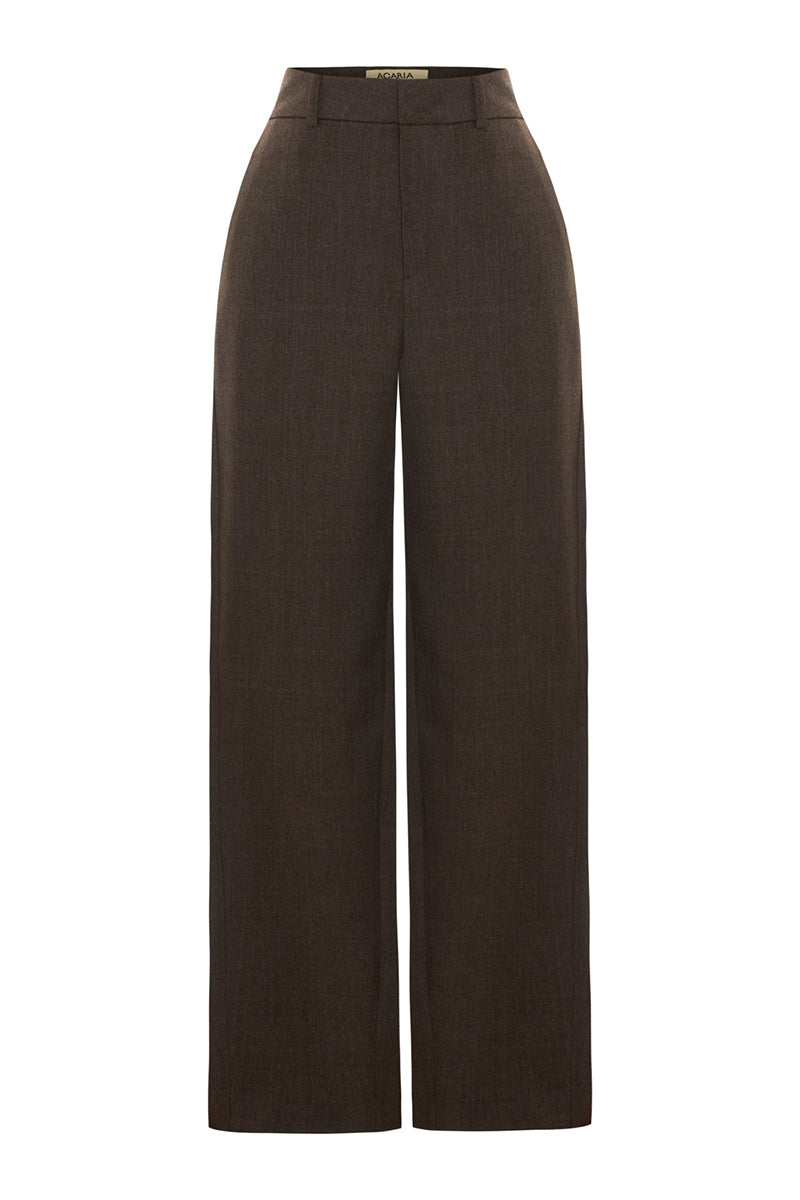 Acaria Studio Sahara pants in coffee color, stylish casual pants with a relaxed fit and comfortable fabric, displayed on a model.