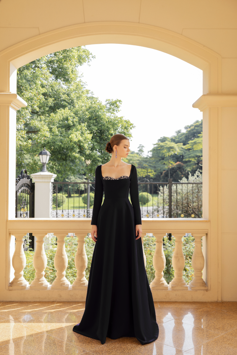 BLANCHE CREPE GOWN - CULT MIA