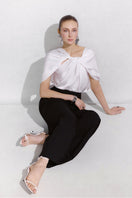 Arti Apparel VERIS TOP in a stylish design, featuring a comfortable fit and trendy details, perfect for casual wear.