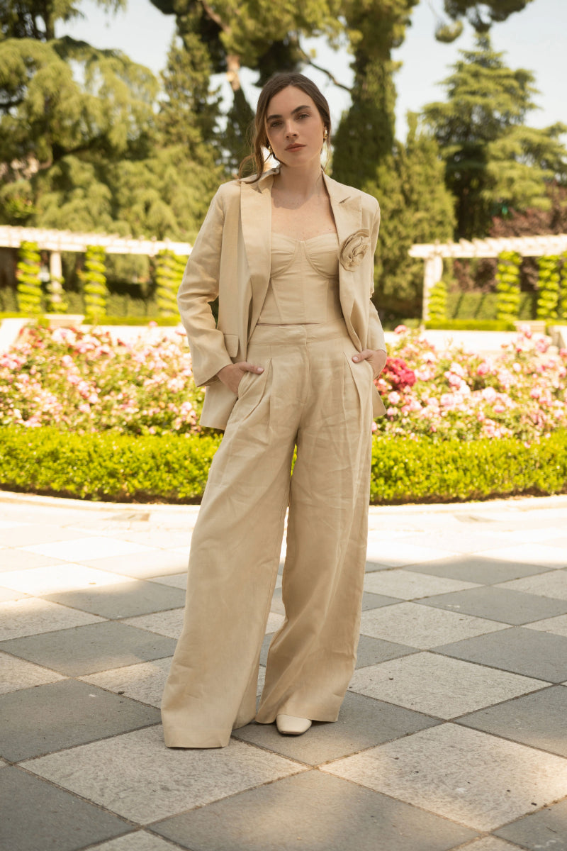 Estefania LOVE pants in sand color, stylish casual pants with a relaxed fit and waistband, front and side view.